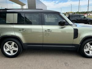 Land Rover Defender 110 D300 SE - Image 5