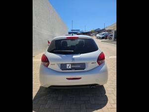 Peugeot 208 1.2T GT Line - Image 5