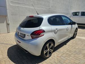 Peugeot 208 1.2T GT Line - Image 2