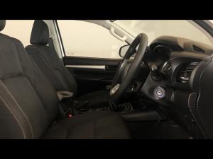 Toyota Hilux 2.4GD-6 double cab 4x4 Raider manual - Image 10