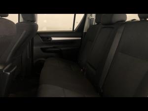 Toyota Hilux 2.4GD-6 double cab 4x4 Raider manual - Image 11