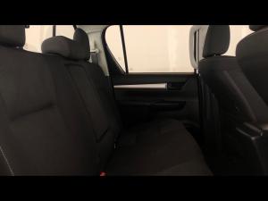Toyota Hilux 2.4GD-6 double cab 4x4 Raider manual - Image 12