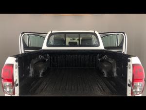 Toyota Hilux 2.4GD-6 double cab 4x4 Raider manual - Image 13