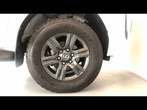 Toyota Hilux 2.4GD-6 double cab 4x4 Raider manual - Image 17