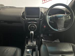 Isuzu D-Max 300 3.0TD double cab 4x4 LX auto - Image 6