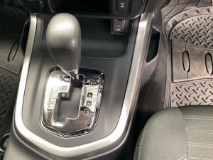 Nissan Navara 2.5DDTi double cab SE auto - Image 11