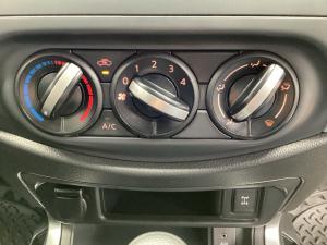 Nissan Navara 2.5DDTi double cab SE auto - Image 15