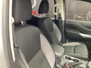 Nissan Navara 2.5DDTi double cab SE auto - Image 16