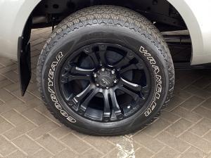 Nissan Navara 2.5DDTi double cab SE auto - Image 18