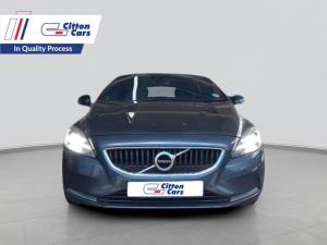 Volvo V40 D3 Momentum Geartronic - Image 2