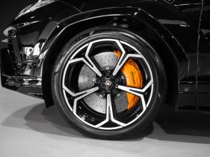 Lamborghini Urus S - Image 4