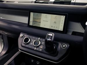 Land Rover Defender 110 D300 SE - Image 13