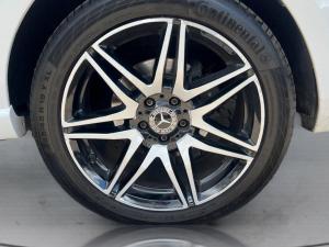 Mercedes-Benz V-Class V250d Avantgarde AMG Line - Image 16