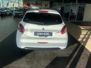 Peugeot 208 5-door 1.6 Allure auto - Image 7