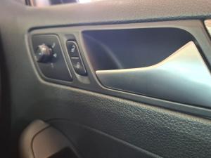 Volkswagen Jetta 1.6 Conceptline - Image 22
