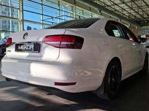 Volkswagen Jetta 1.6 Conceptline - Image 9