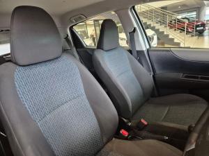 Toyota Yaris 5-door 1.3 Xi - Image 10