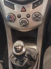 Chevrolet Sonic sedan 1.6 LS - Image 12