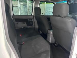 Nissan NP300 Hardbody 2.5TDi double cab 4x4 - Image 8