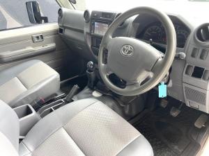 Toyota Land Cruiser 79 4.0 V6 single cab - Image 16