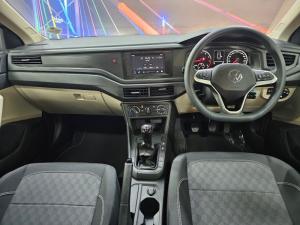 Volkswagen Polo sedan 1.6 manual - Image 9
