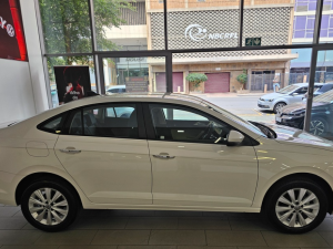 Volkswagen Polo sedan 1.6 Life - Image 14