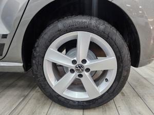Volkswagen Polo Vivo hatch 1.6 Highline - Image 4