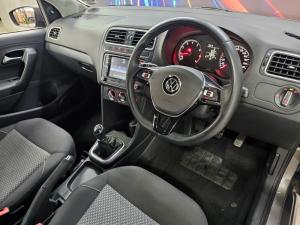 Volkswagen Polo Vivo hatch 1.6 Highline - Image 5