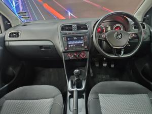 Volkswagen Polo Vivo hatch 1.6 Highline - Image 9