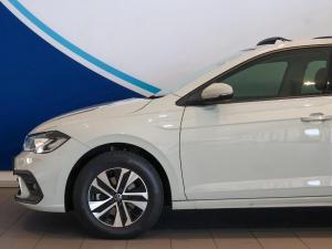 Volkswagen Polo hatch 1.0TSI Life auto - Image 8