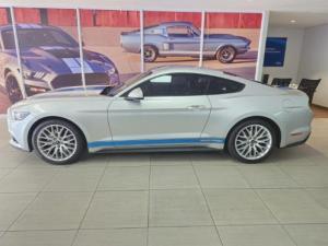 Ford Mustang 2.3T fastback - Image 4