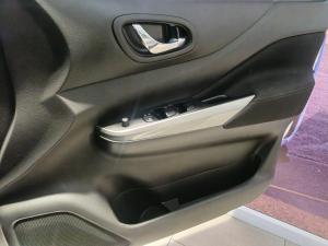Nissan Navara 2.5DDTi double cab SE Plus manual - Image 7