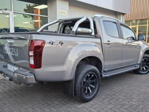 Isuzu D-Max 300 3.0TD double cab 4x4 LX auto - Image 4
