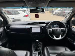 Toyota Hilux 2.4GD-6 double cab Raider manual - Image 6