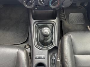 Toyota Hilux 2.4GD-6 double cab Raider manual - Image 12