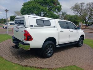 Toyota Hilux 2.8 GD-6 Raider 4X4 automaticD/C - Image 2