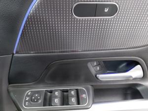 Mercedes-Benz GLB GLB220d 4Matic Progressive - Image 13