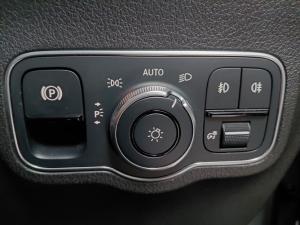 Mercedes-Benz GLB GLB220d 4Matic Progressive - Image 16