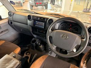 Toyota Land Cruiser 79 4.5D-4D LX V8 single cab - Image 12
