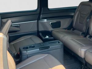 Mercedes-Benz V-Class V300d Avantgarde AMG Line - Image 15