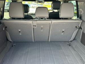 Land Rover Defender 110 D300 X-Dynamic HSE - Image 8