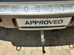 Land Rover Defender 110 D300 X-Dynamic HSE - Image 9