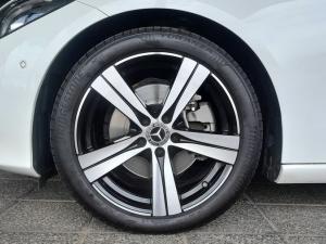 Mercedes-Benz C-Class C220d Avantgarde - Image 3