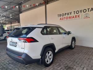 Toyota RAV4 2.0 GX auto - Image 2