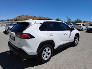 Toyota RAV4 2.0 GX auto - Image 2