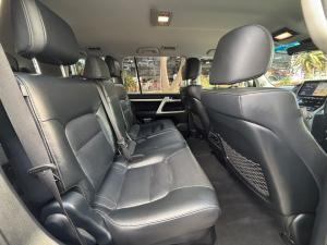 Toyota Land Cruiser 200 4.5D-4D V8 VX-R - Image 12