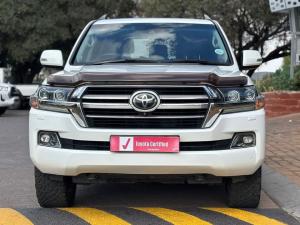 Toyota Land Cruiser 200 4.5D-4D V8 VX-R - Image 4