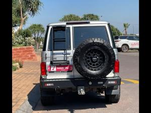 Toyota Land Cruiser 76 2.8GD-6 station wagon VX - Image 5