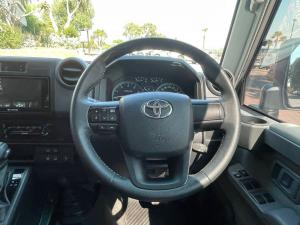 Toyota Land Cruiser 76 2.8GD-6 station wagon VX - Image 8