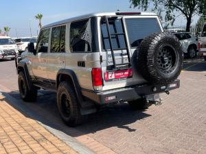 Toyota Land Cruiser 76 2.8GD-6 station wagon VX - Image 11
